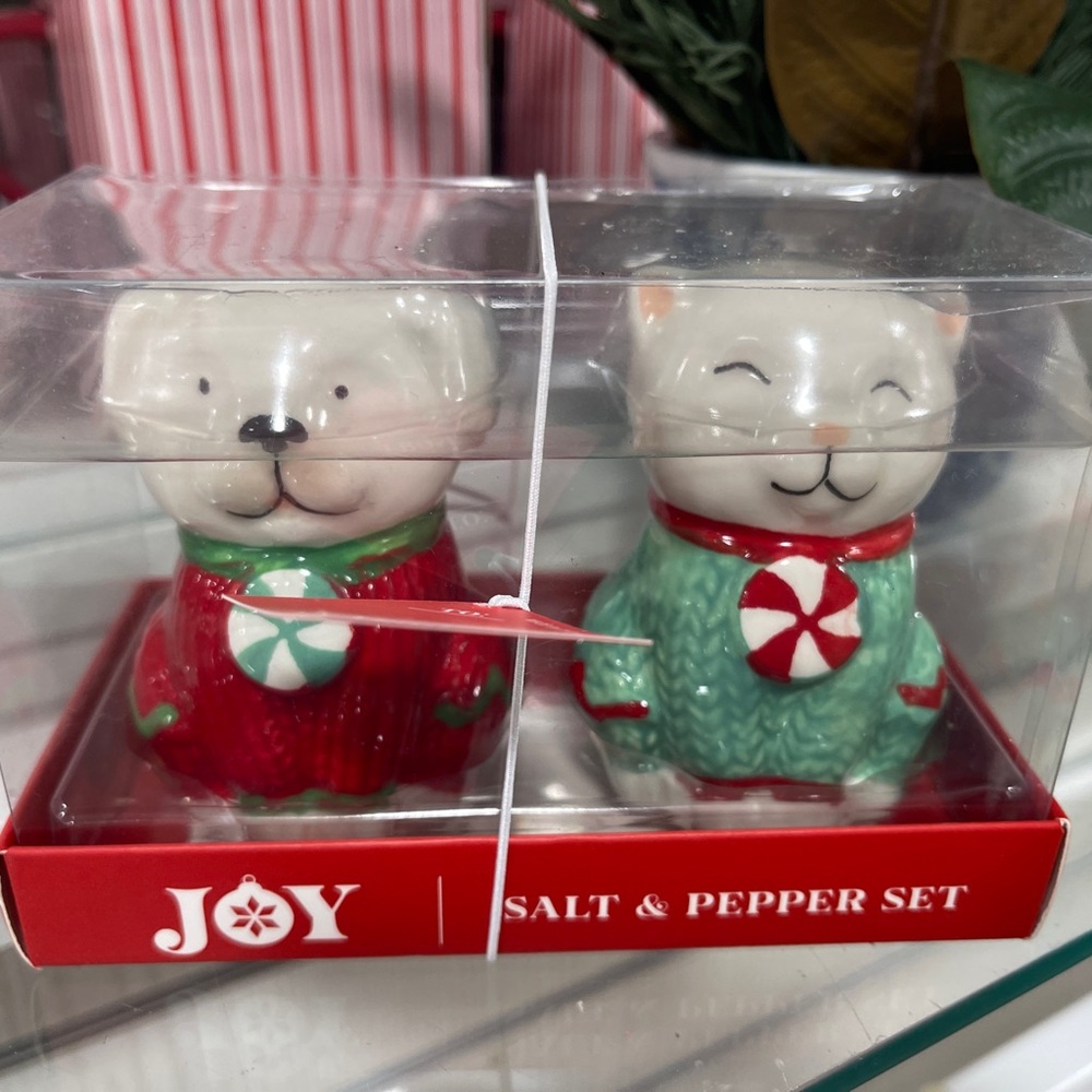 Christmas Santa Cat & Dog Ceramic Salt & Pepper Shakers NWT